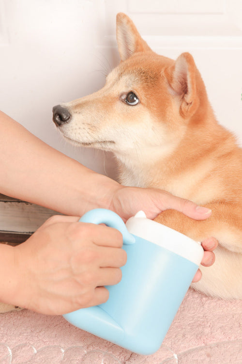 Dog Paw Cleaning Cup – Portable Silicone Paw Washer for Dogs & Cats